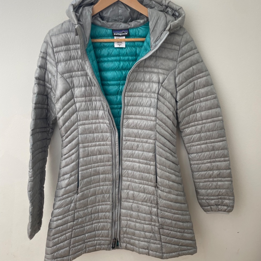 Patagonia Women’s Small Quilted Parka - Picture 2 of 3